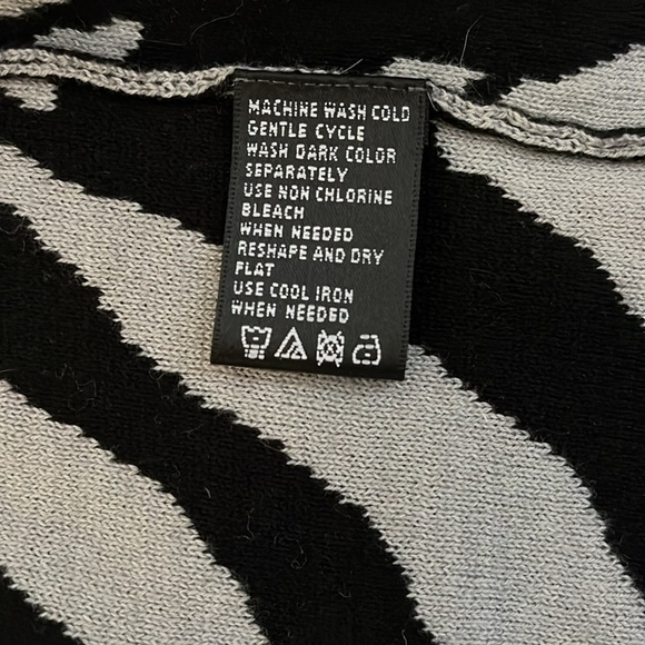 AUGUST SILK Drape Open Sleeveless Vest Animal Print, Size S - Picture 10 of 10